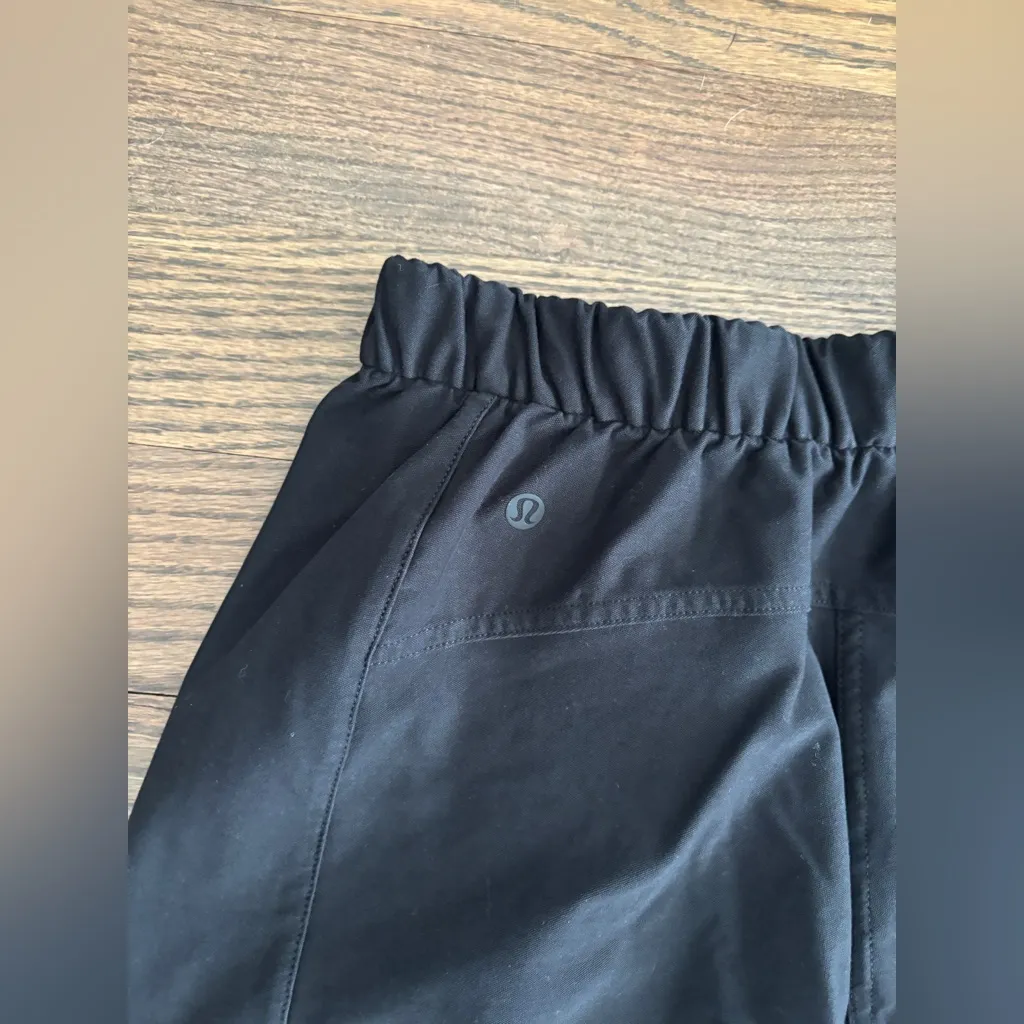 Lululemon Women's Black Light Utilitech Cargo Pocket High Rise‎ Crop Size 29 - Image 8