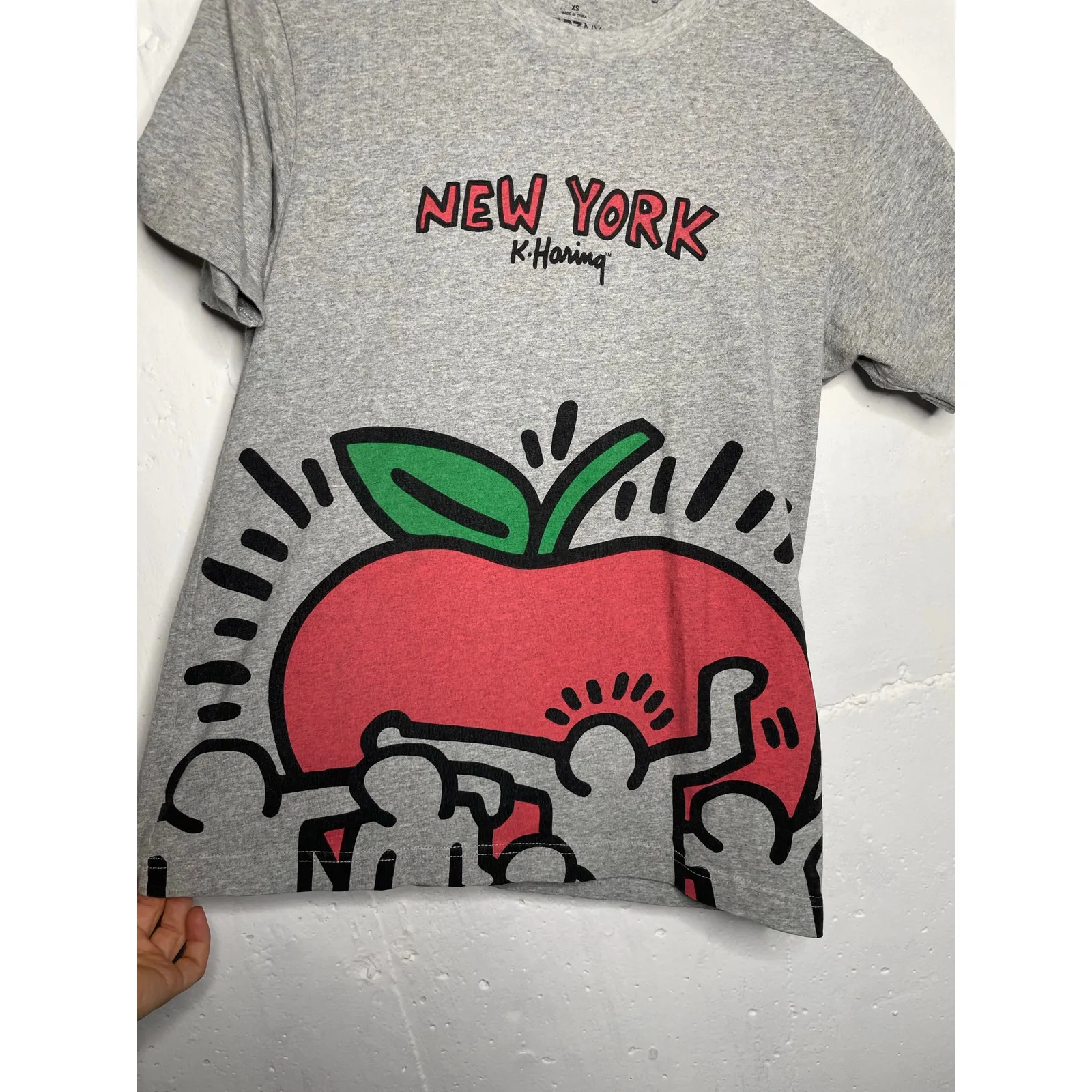 Uniqlo X Keith Haring New York City Apple T Shirt Gray Size XS Unisex Men Women - Image 2