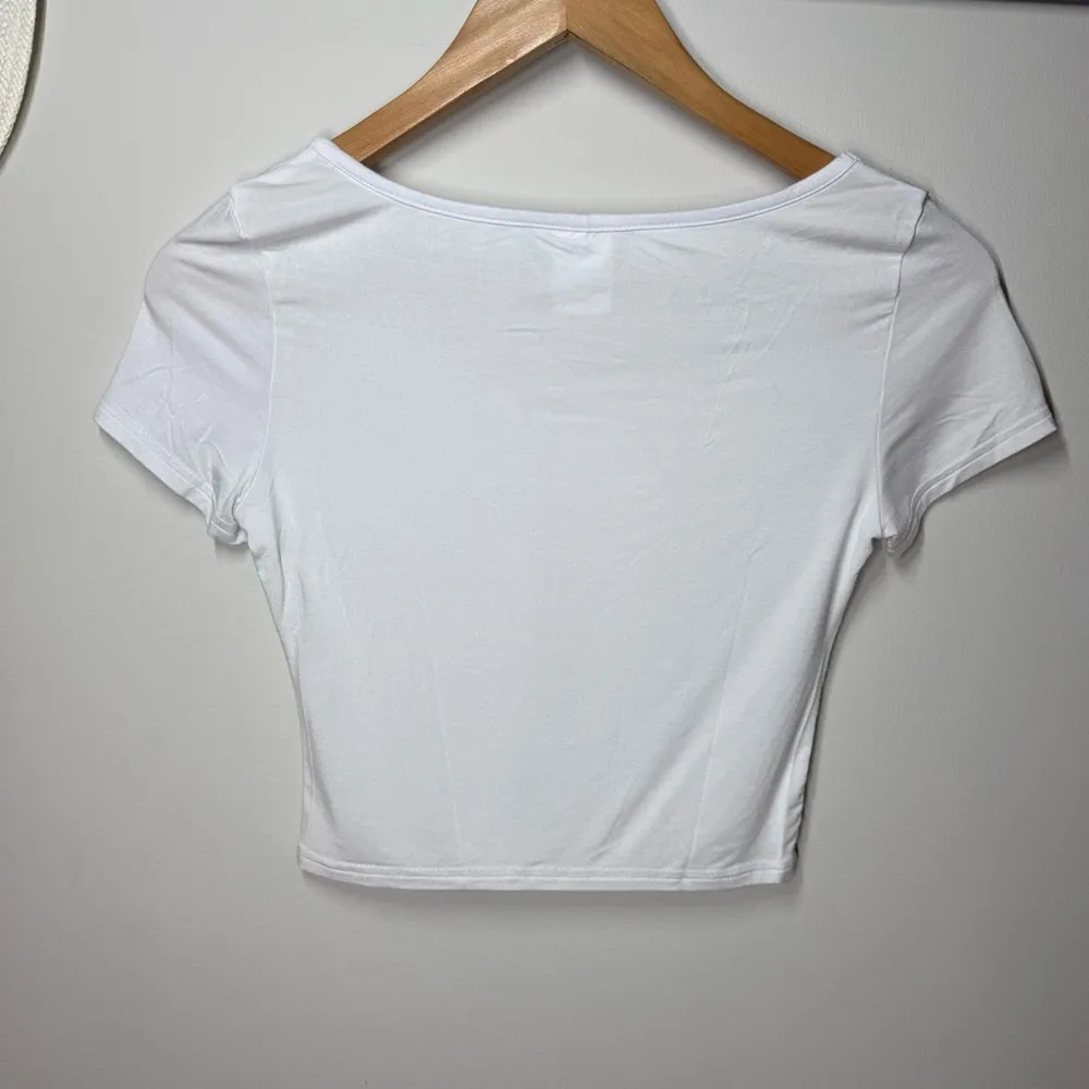 🏷️ Thread & Co White Scoop Neck Cropped Basic Stretch Tee Small S EUC - Image 3