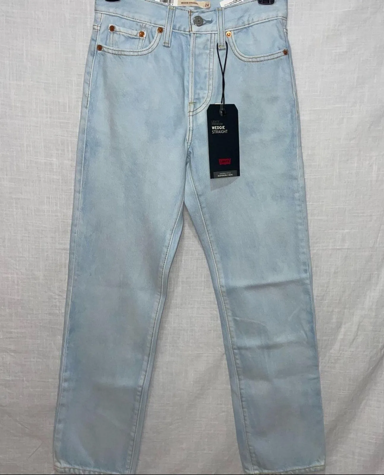 NWT Levi’s Premium Denim Wedgie Straight in Cloud 9 Wash High Waist - Image 3