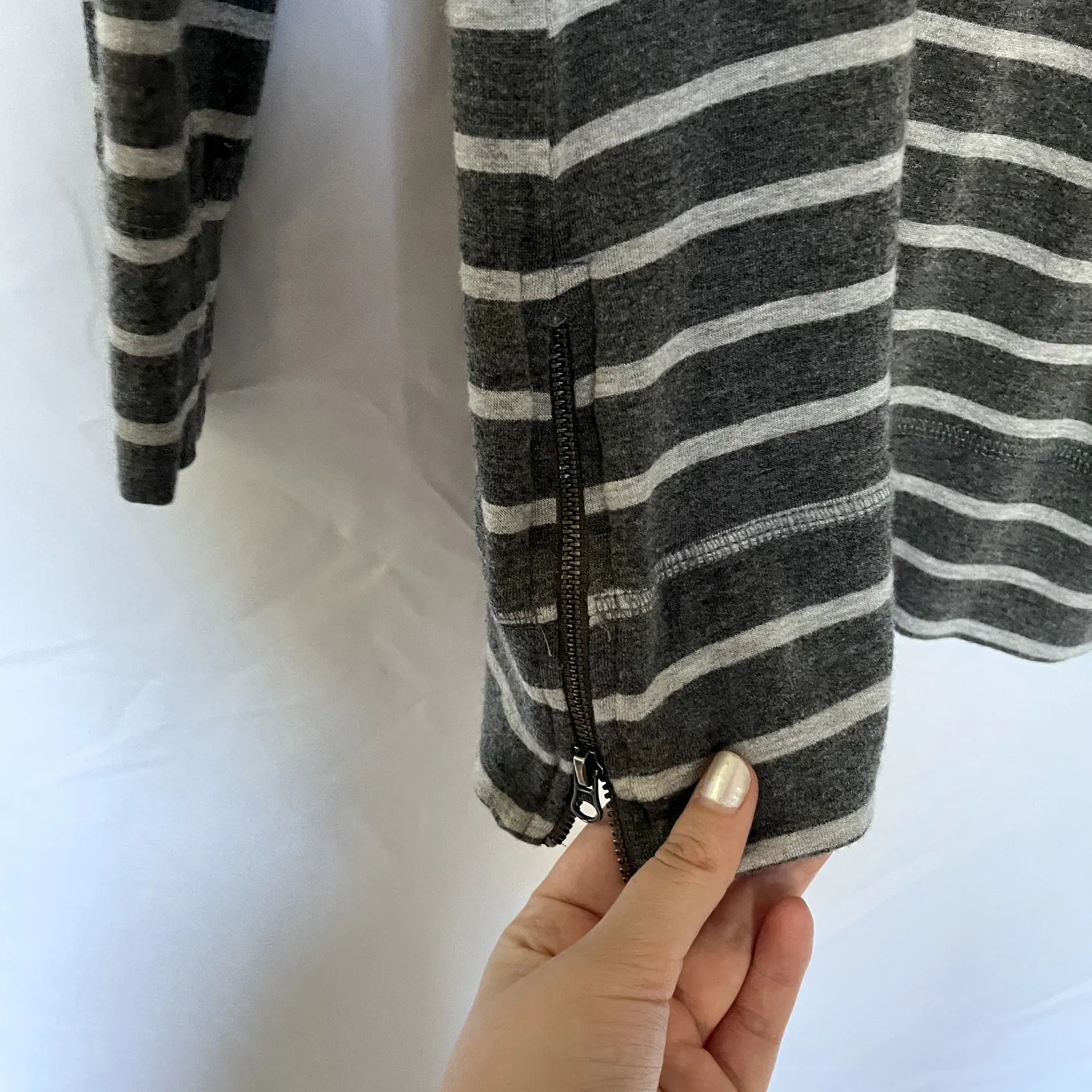 A pea in the pod maternity sweater gray striped knit top women's size small - Image 5