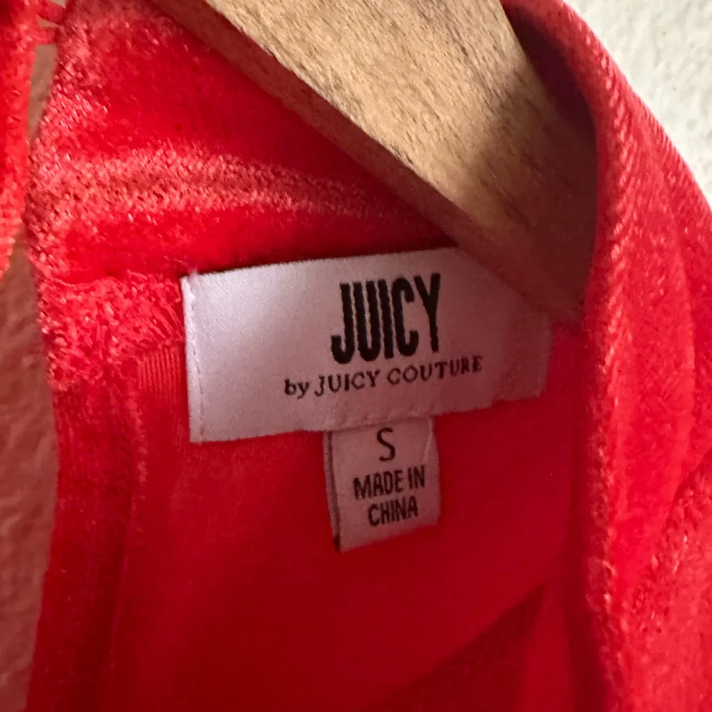 JUICY COUTURE Sports Car Red Dress. - Image 10