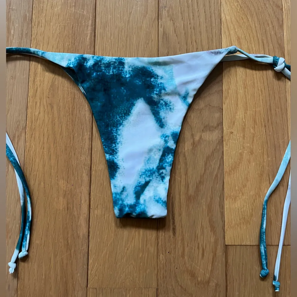 Zaful New With Tags Tie-Die Bikini Set Womens Size Medium White Bottoms Included - Image 4