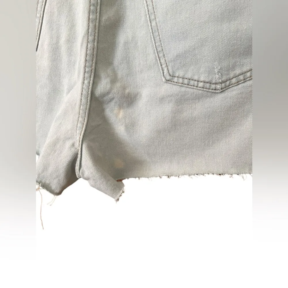 NWT Wild Fable Super-High Rise Cut-Off Jean Shorts Light Wash Size 6 - Image 5