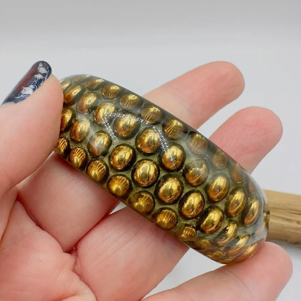 Vintage Lucite Resin Gold Ball & Brass Bangle Bracelet - Image 4