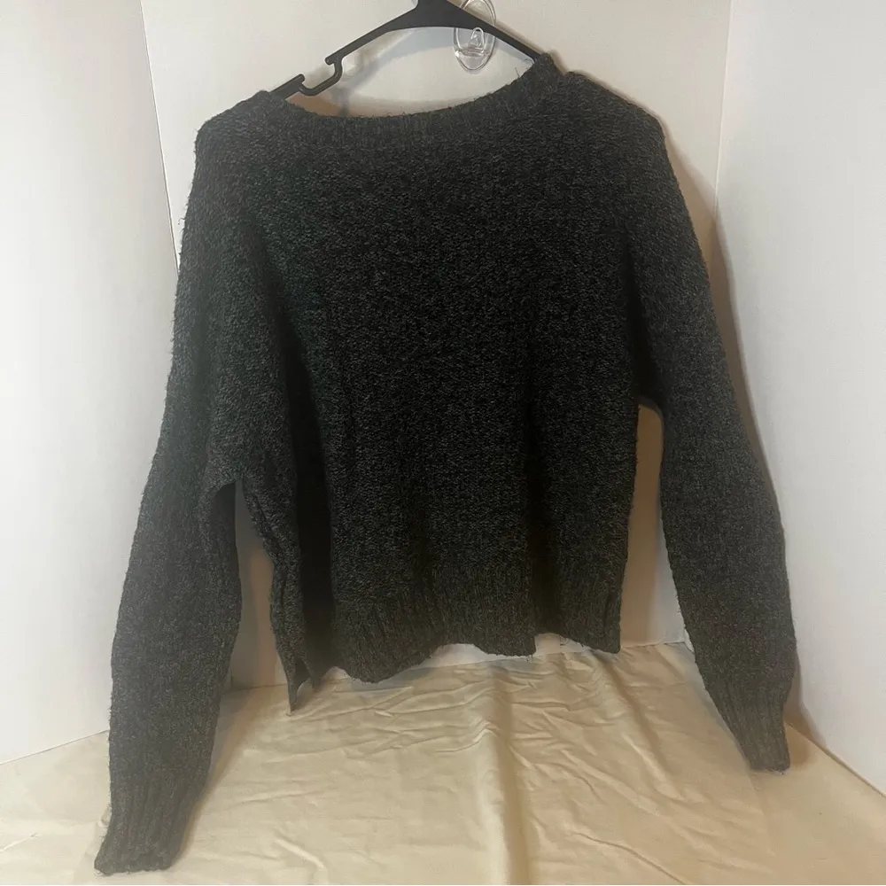 Maurice’s dark blue sweater - Image 3