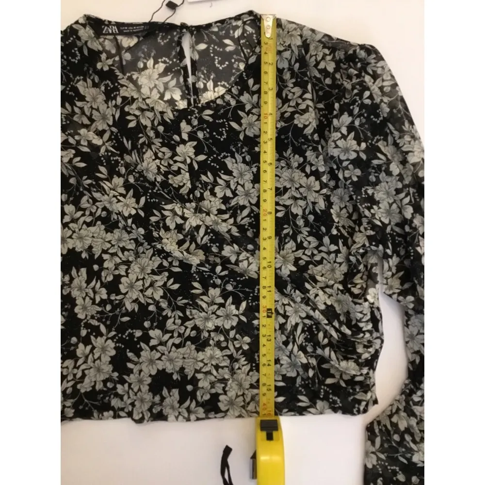 Zara  Black/White Floral Print Cropped Blouse Sz M Women - Image 7