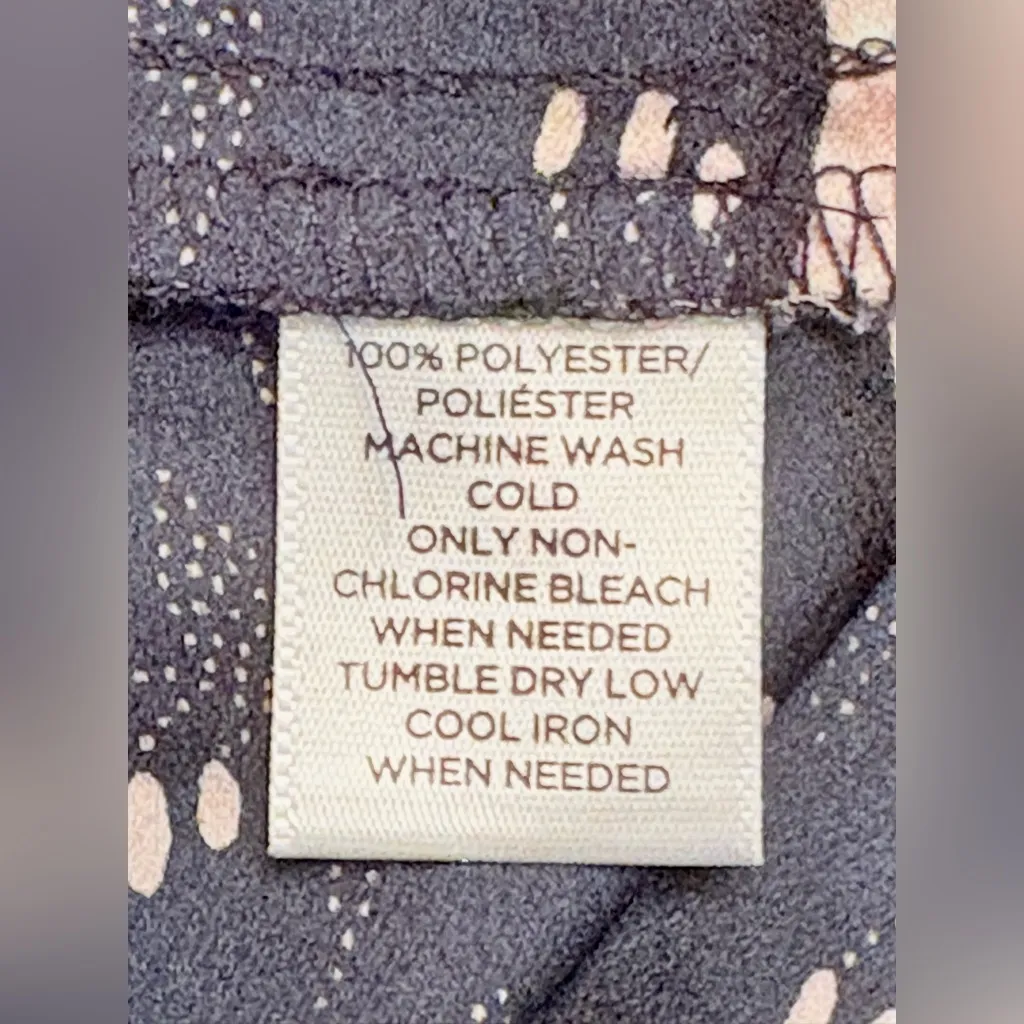 LOFT Black and Red Floral Split Neck Dress with front pockets. Size Small - Image 11