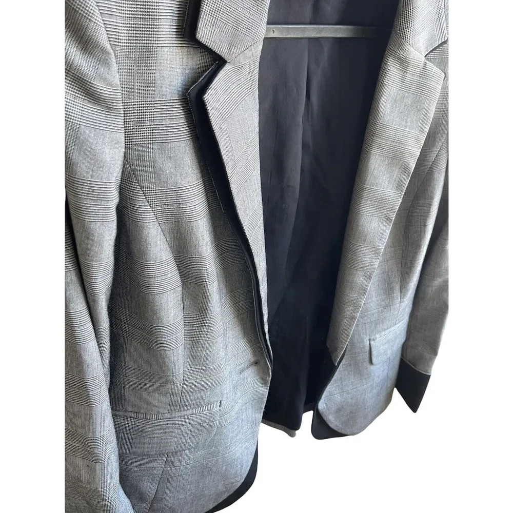 Pre Owned AK Anne Klein Stretched Suit Jacket. Size 10 Petite. - Image 2