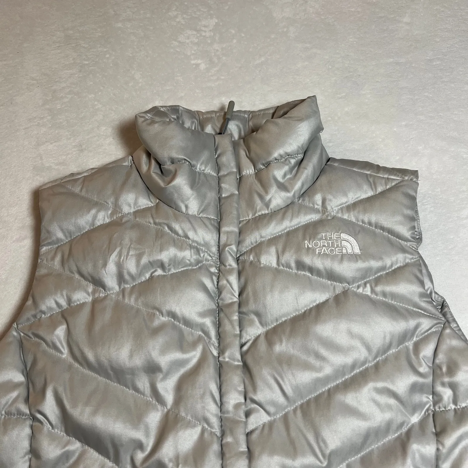 The North Face Women's 550 Fill Goose Down Nylon Quilted Puffer Vest Size Small - Image 3