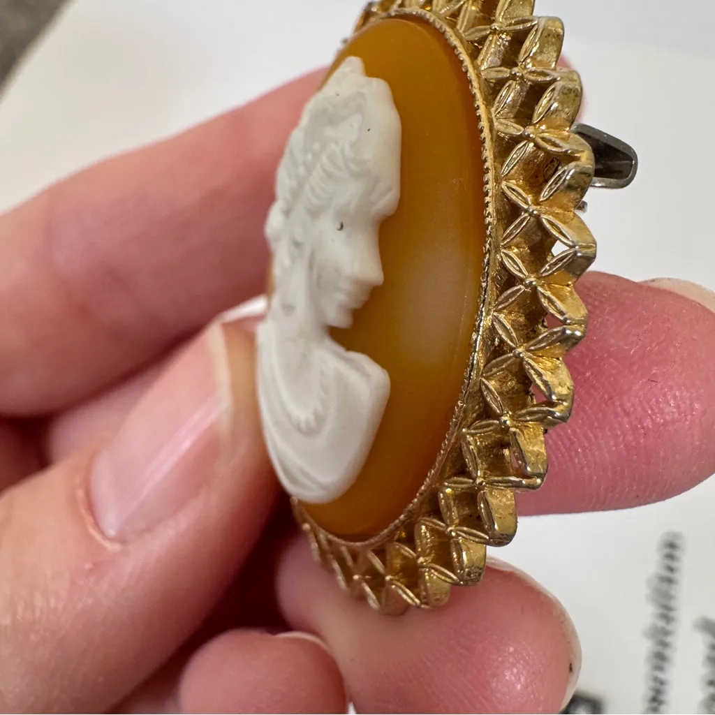 Vintage Gold Tone Orange White Cameo Brooch Womens Jewelry Made in Japan - Image 6