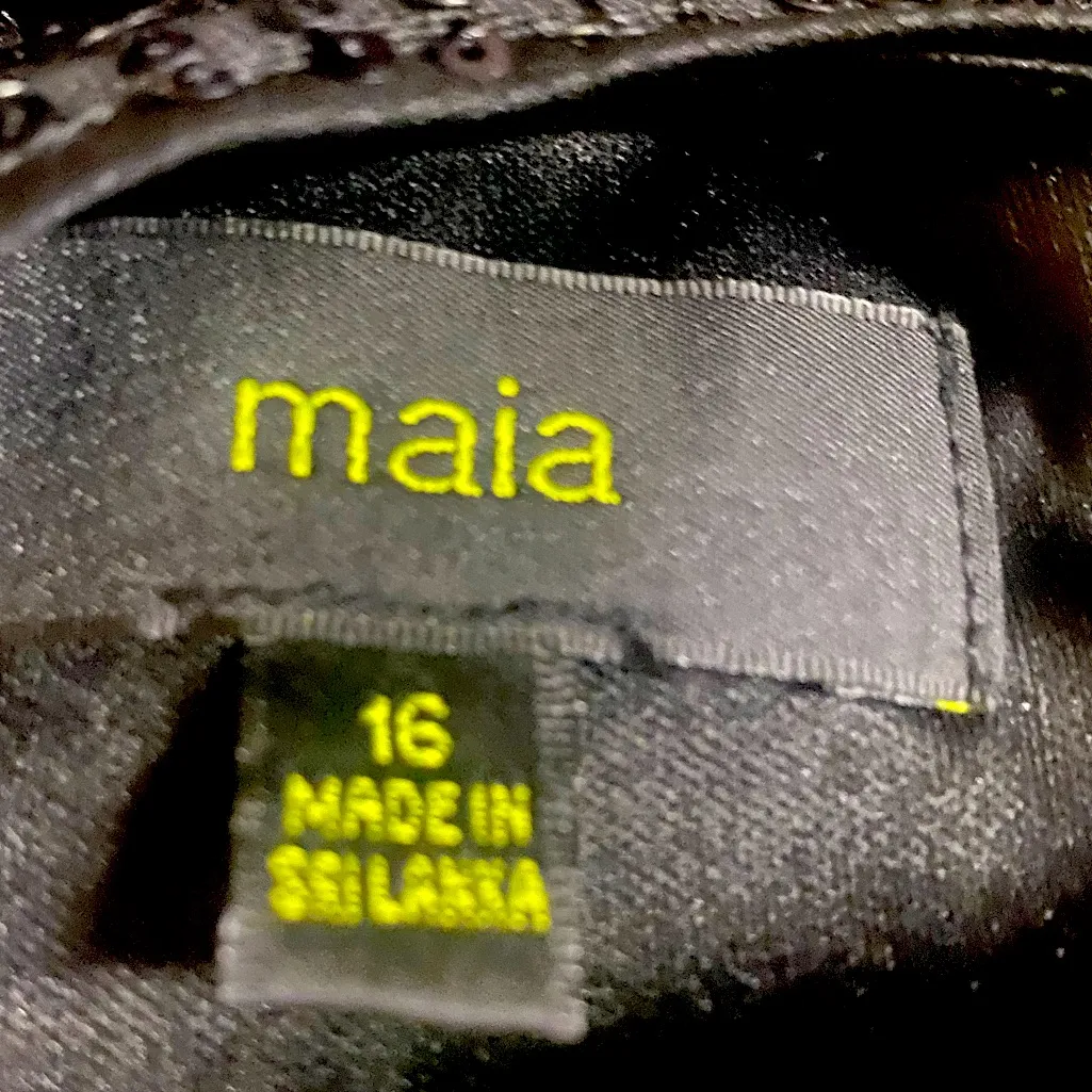 Maia Black Sparkly Sequins
Long Sleeve size 16 - Image 7