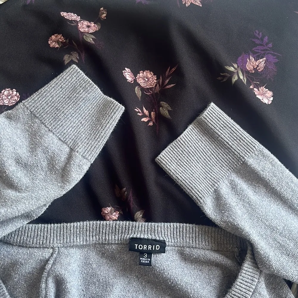 Torrid  sweater with flowy back - Image 6