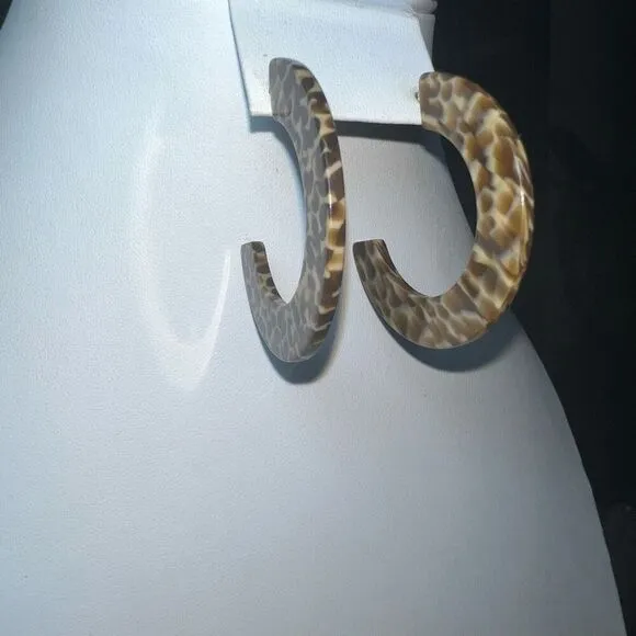 Vintage Leopard Acrylic Half Hoop Earrings Brown - Image 2
