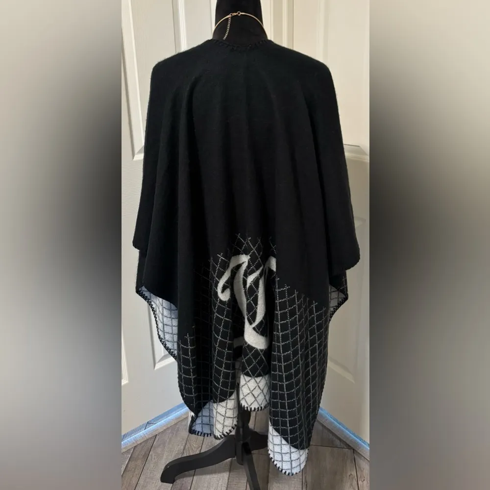 NWT Juicy Couture Acrylic/ Polyester Wrap - Image 4