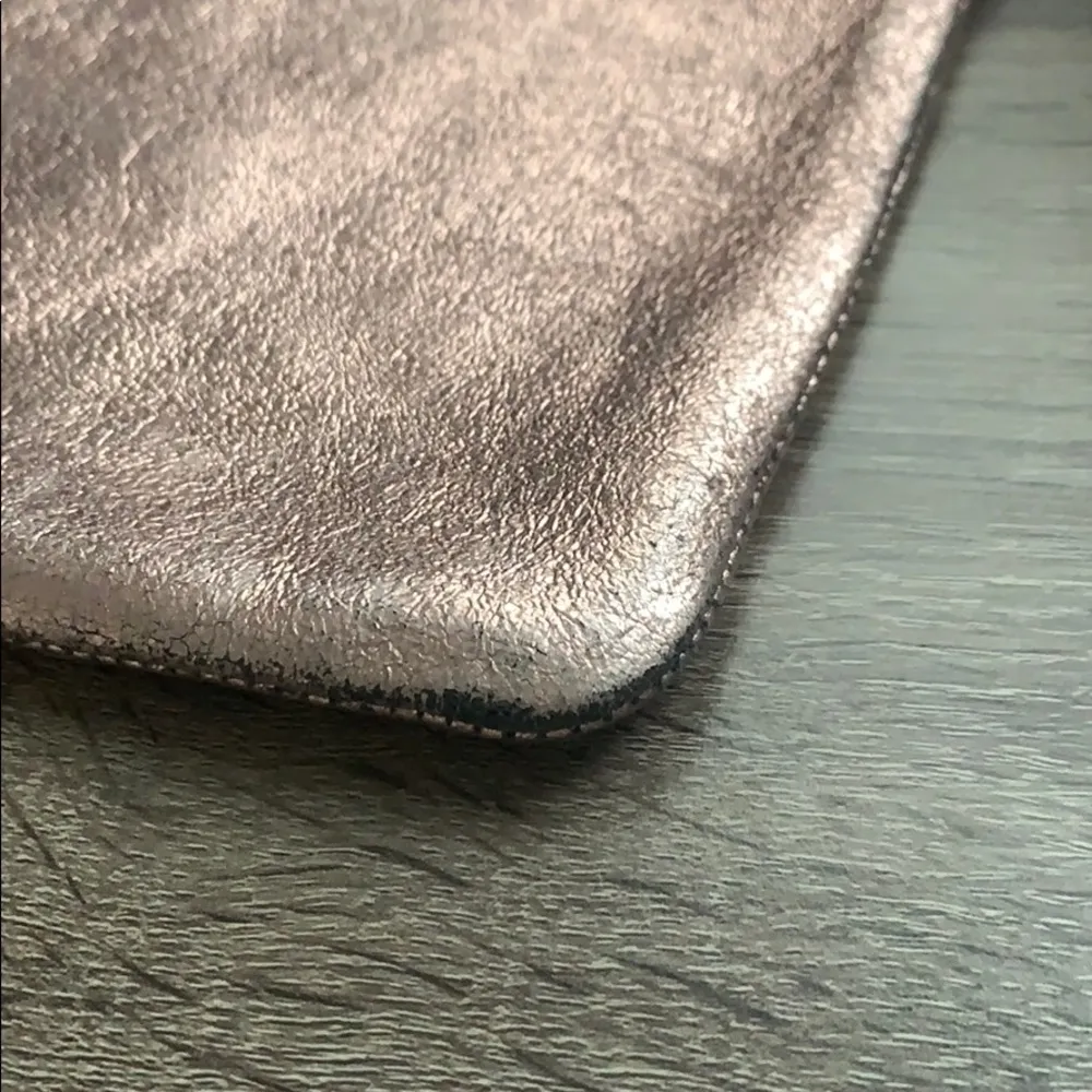 🆕 Marc Jacobs | Rosy Pink Crackled Leather Pouch - Image 7