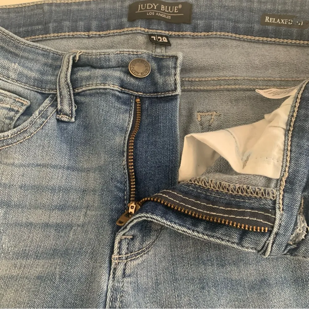 Relaxed Fit Distressed Paint Splash Mid Rise Jeans Size 7/28 - Image 4