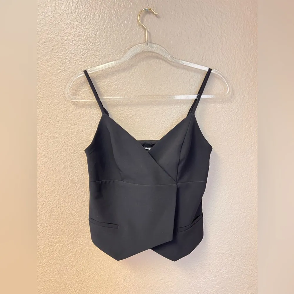 Express NWT Structured Sleeveless V-Neck Side Button Cami Vest Size XS - Image 3
