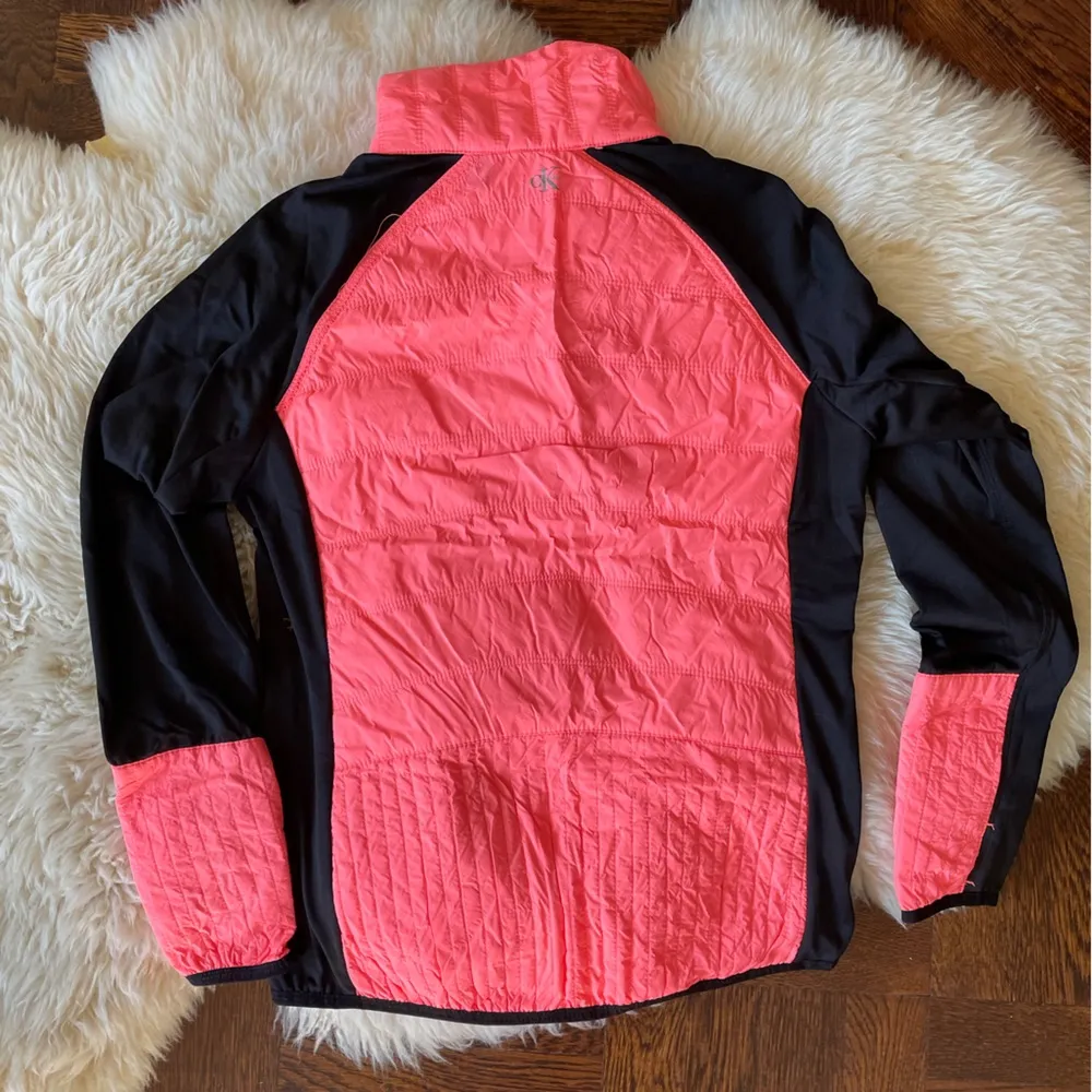 Calvin Klein Athleisure Workout Active puffer lightweight jacket coral - Image 6