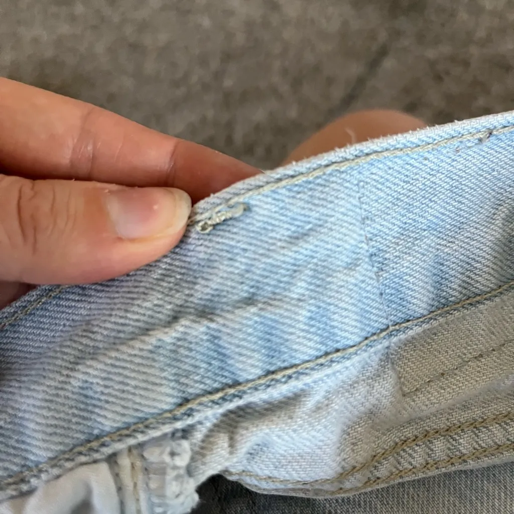 Levi’s Light Wash High Waisted Mom Distressed Jean Shorts Women’s Size 31/12 - Image 13