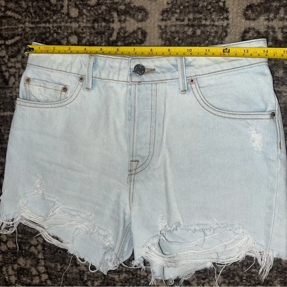 GRLFRND Sz 24 Palm Springs Light Blue Wash Helena High Rise Cut Off Jean Shorts - Image 10