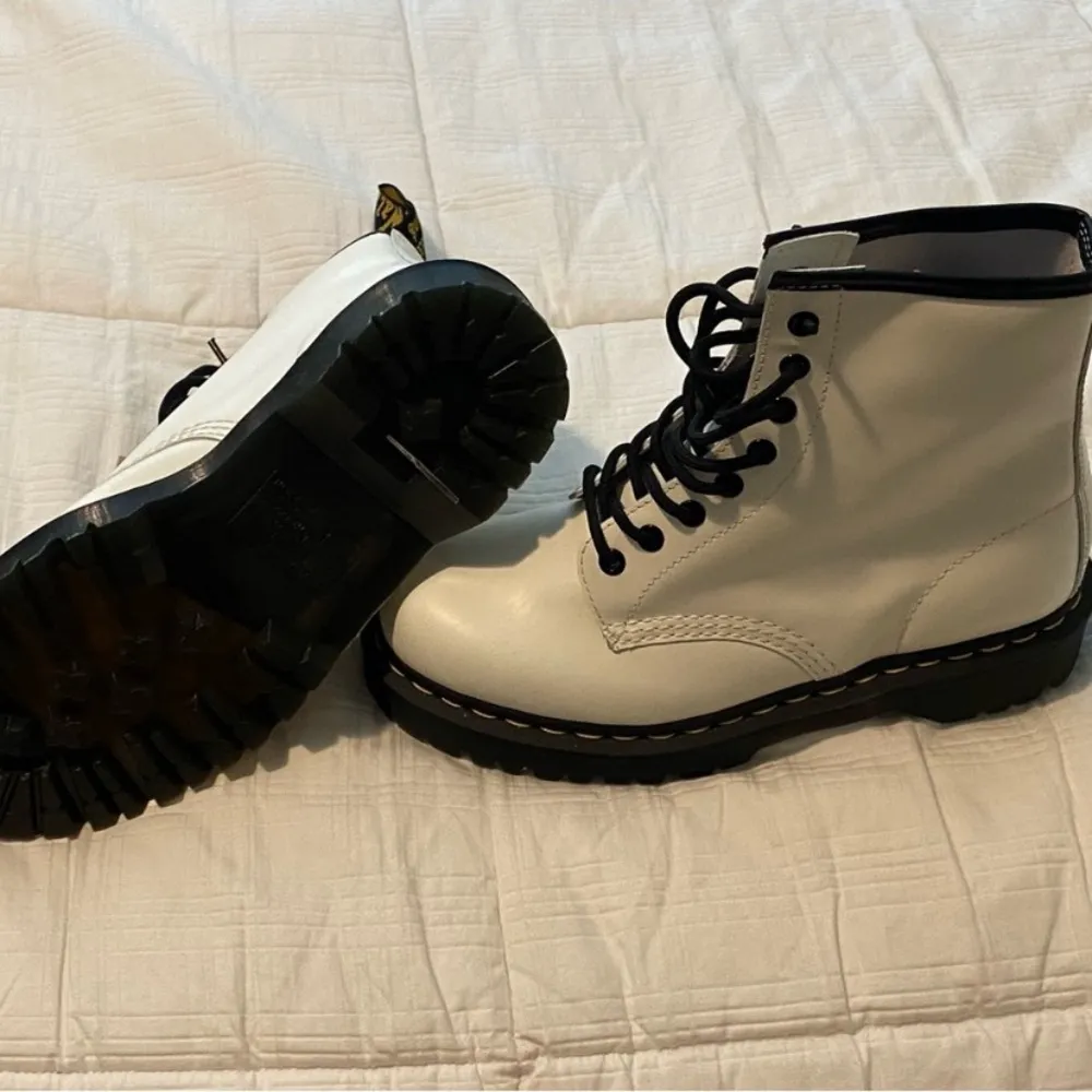 White doc martens - Image 3