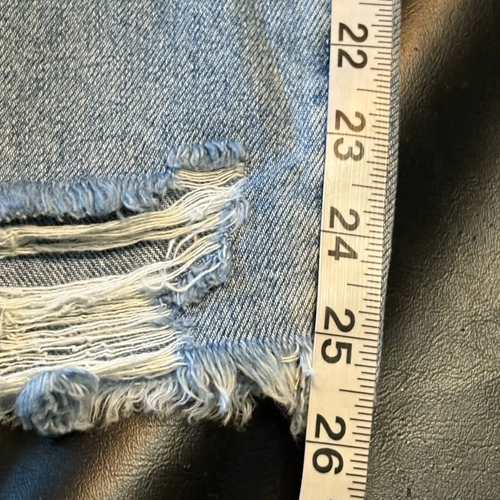 Pink Lily High Rise Distressed 5 Button Light Blue Jeans size 9 - Image 10