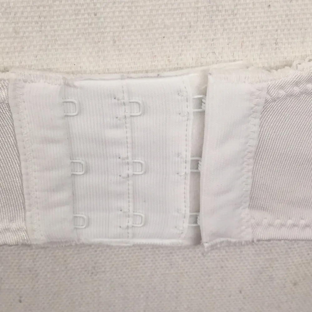 NWOT 38 DD white bra with design on side Size undefined - Image 6