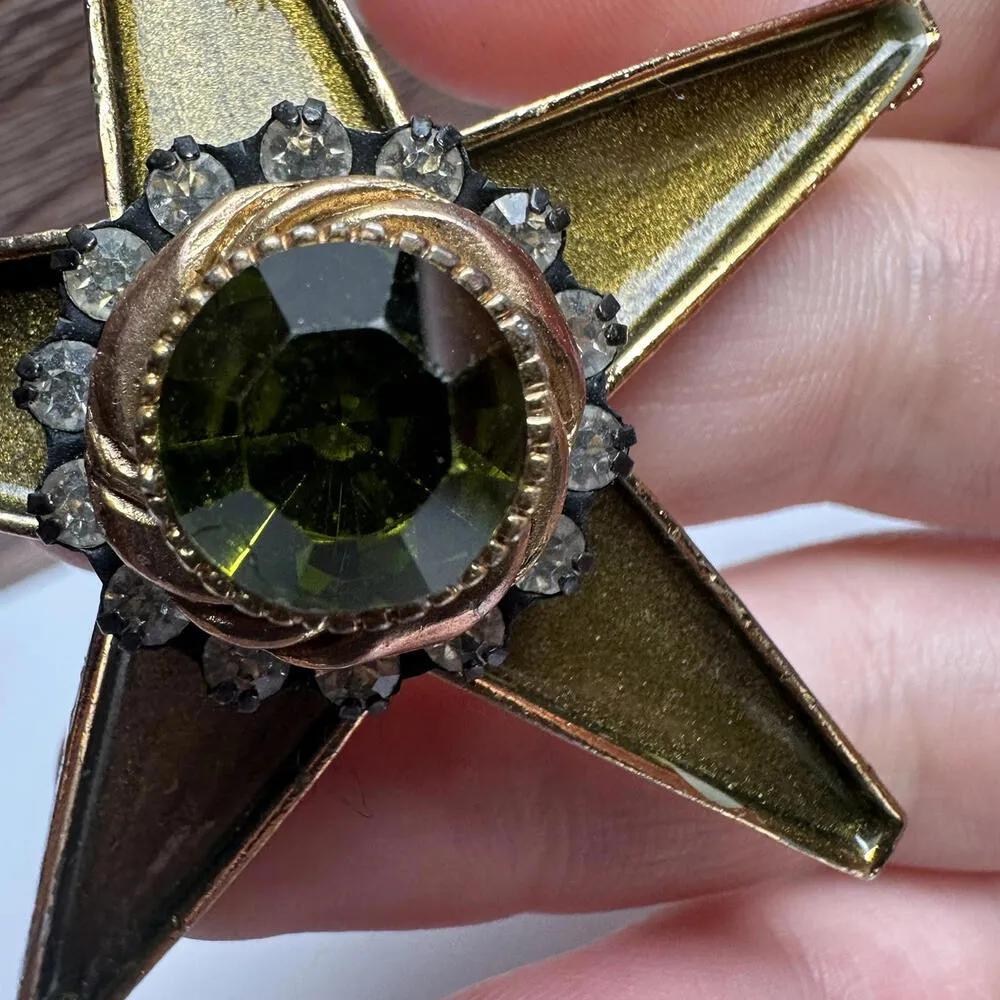HAR Olive Green Star Rhinestone & Enamel Brooch Pin Vintage Signed Gold - Image 6