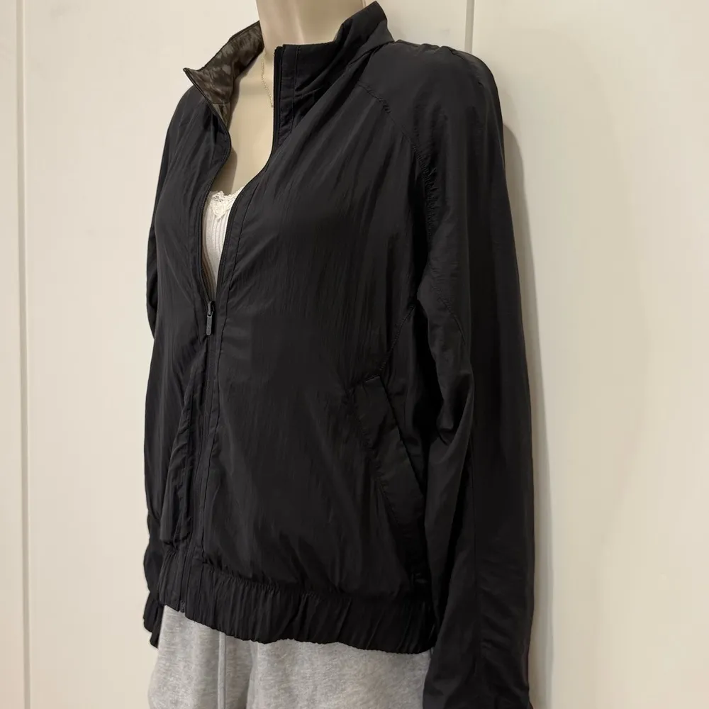 Lululemon Bombs Away Jacket Black Medium Olive Dark Olive Size 8 Reversible - Image 7