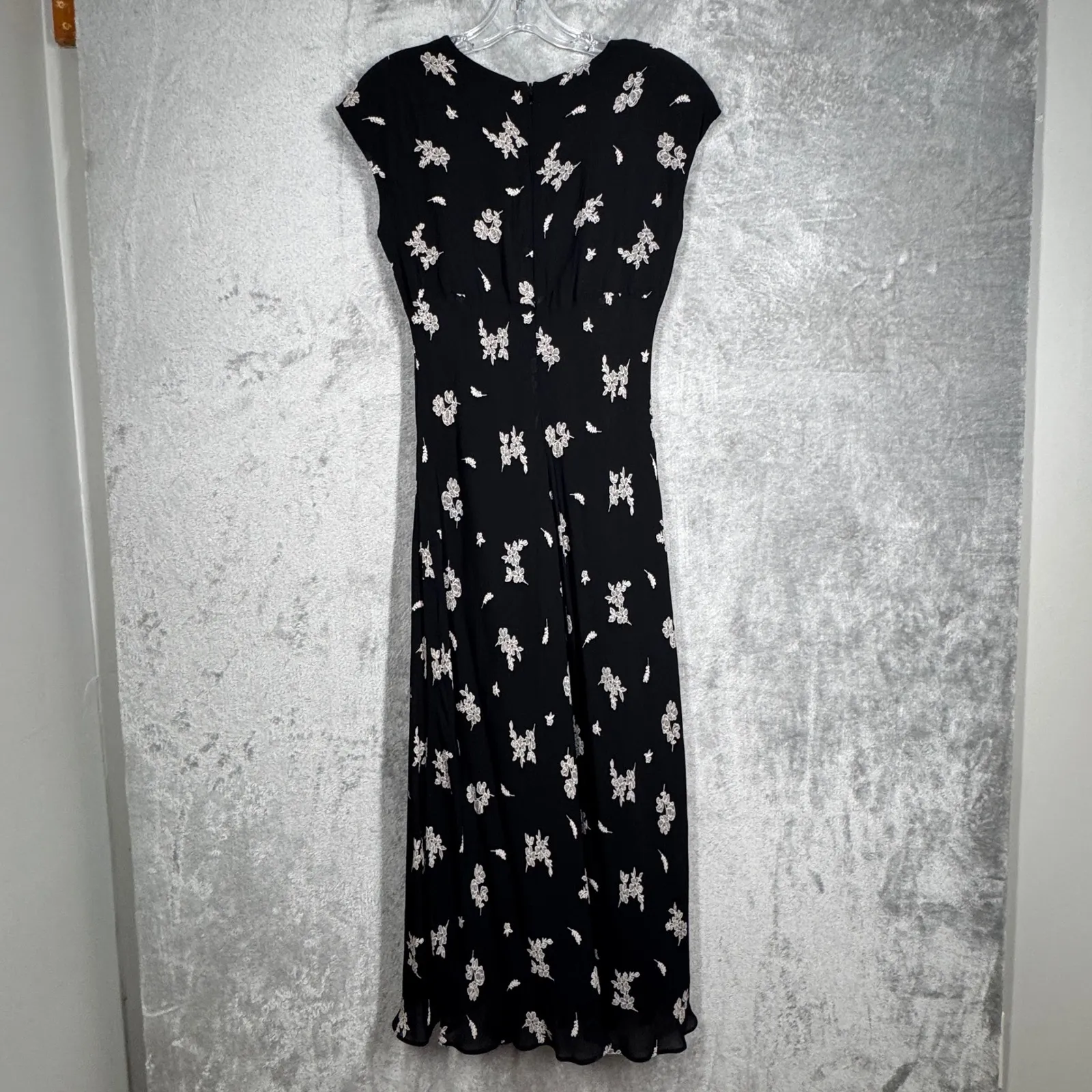 Jones Wear Dress Black White Floral Flower Print Midi V Neck Career Party Size 6 - Image 3