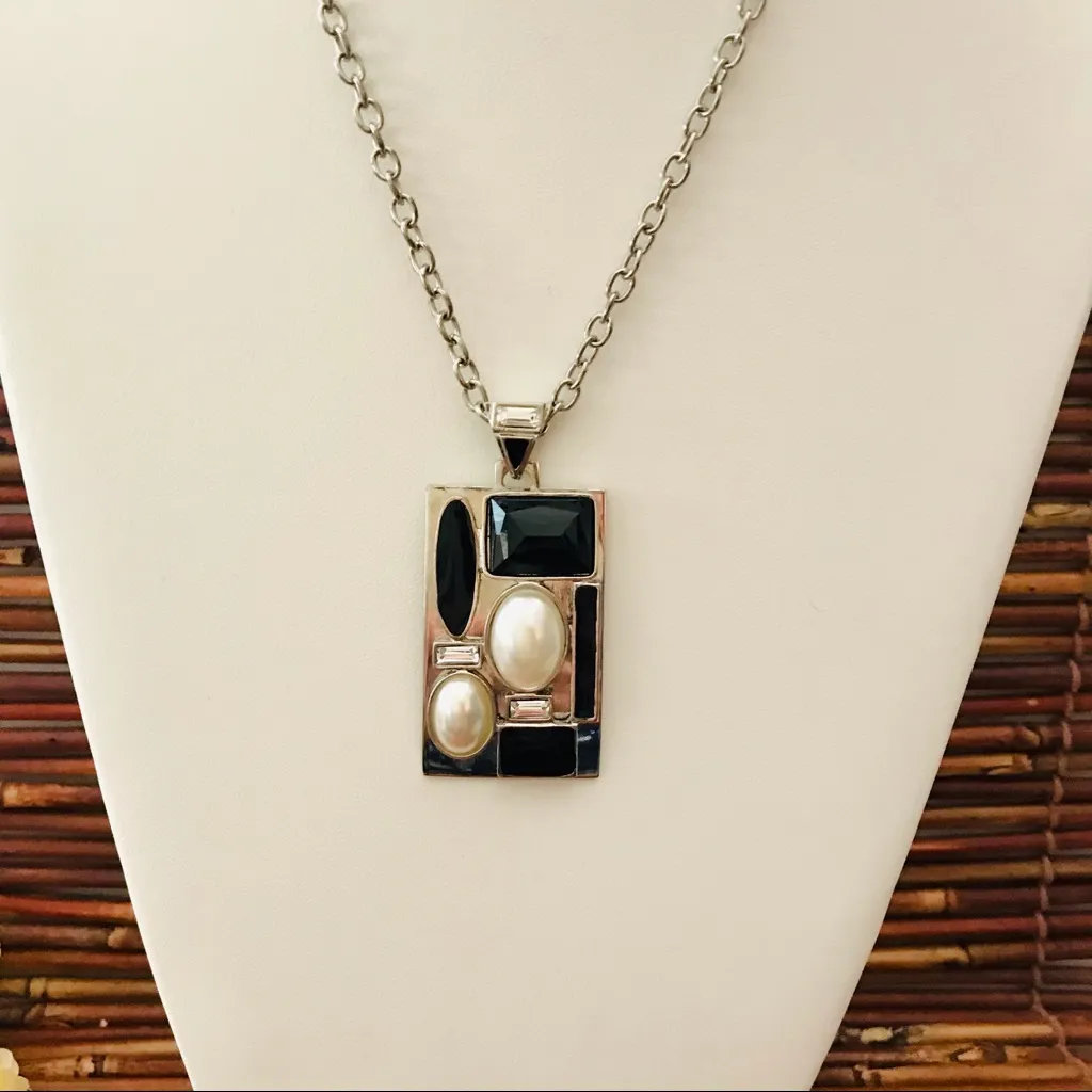 White House Black Market Necklace Silvertone - Image 3