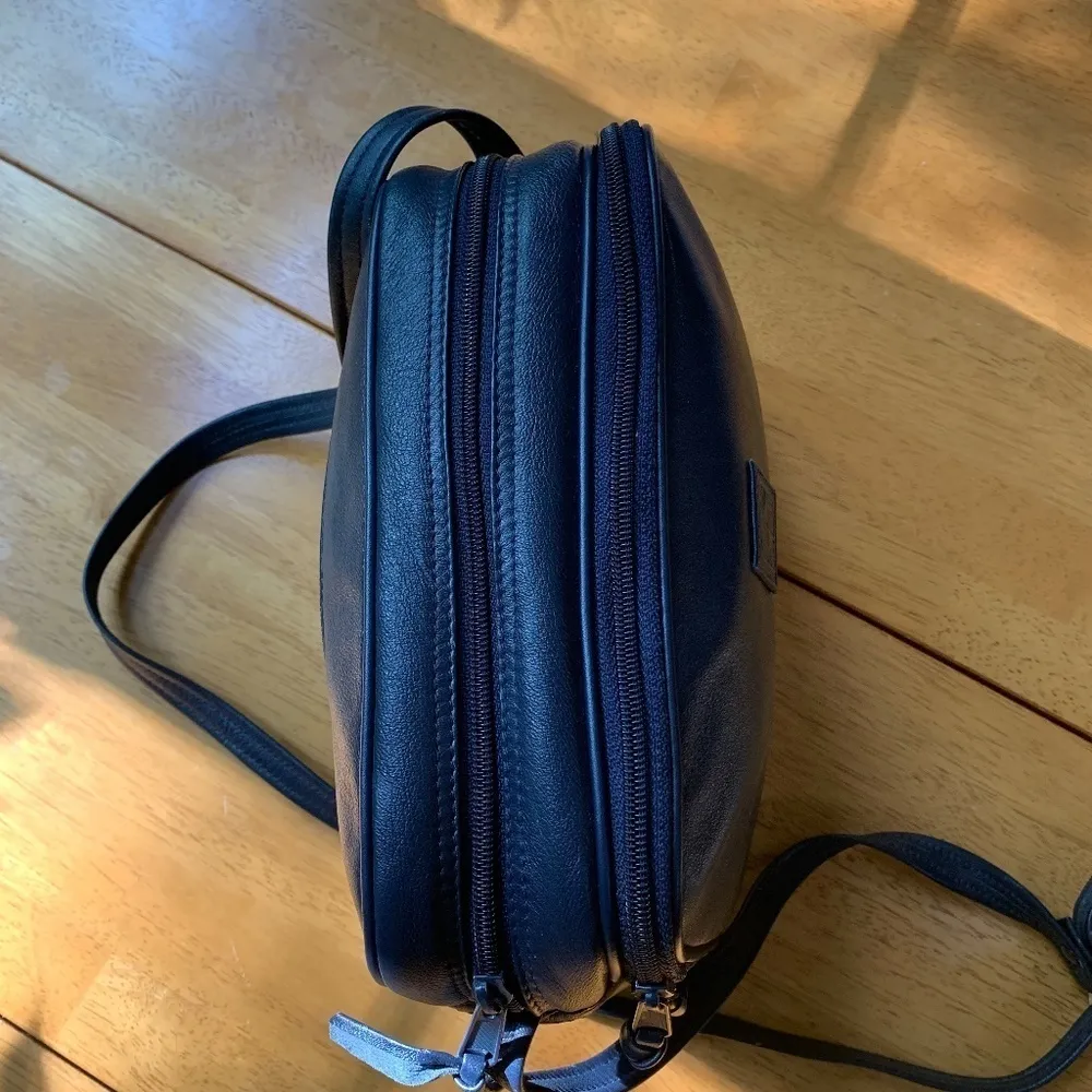 Giani Bernini Authentic Leather Box Shoulder Bag, Color Blue Navy, Size Medium - Image 6