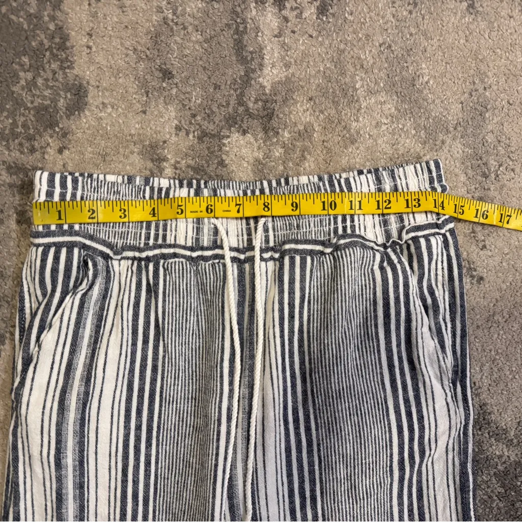 Time and Tru Navy Striped Capris White - Image 4