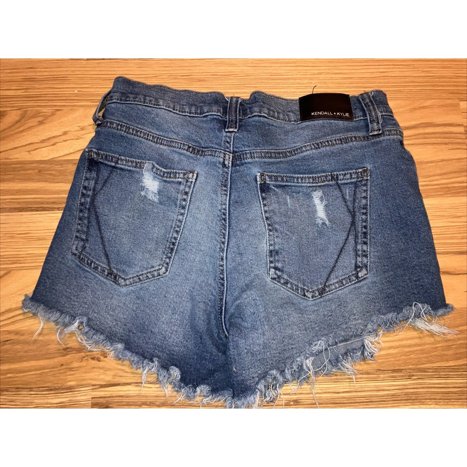 Kendall & Kylie SZ 5/27 Icon Shorts Cutoff Denim Distressed Blue‎ Light Wash EUC - Image 4