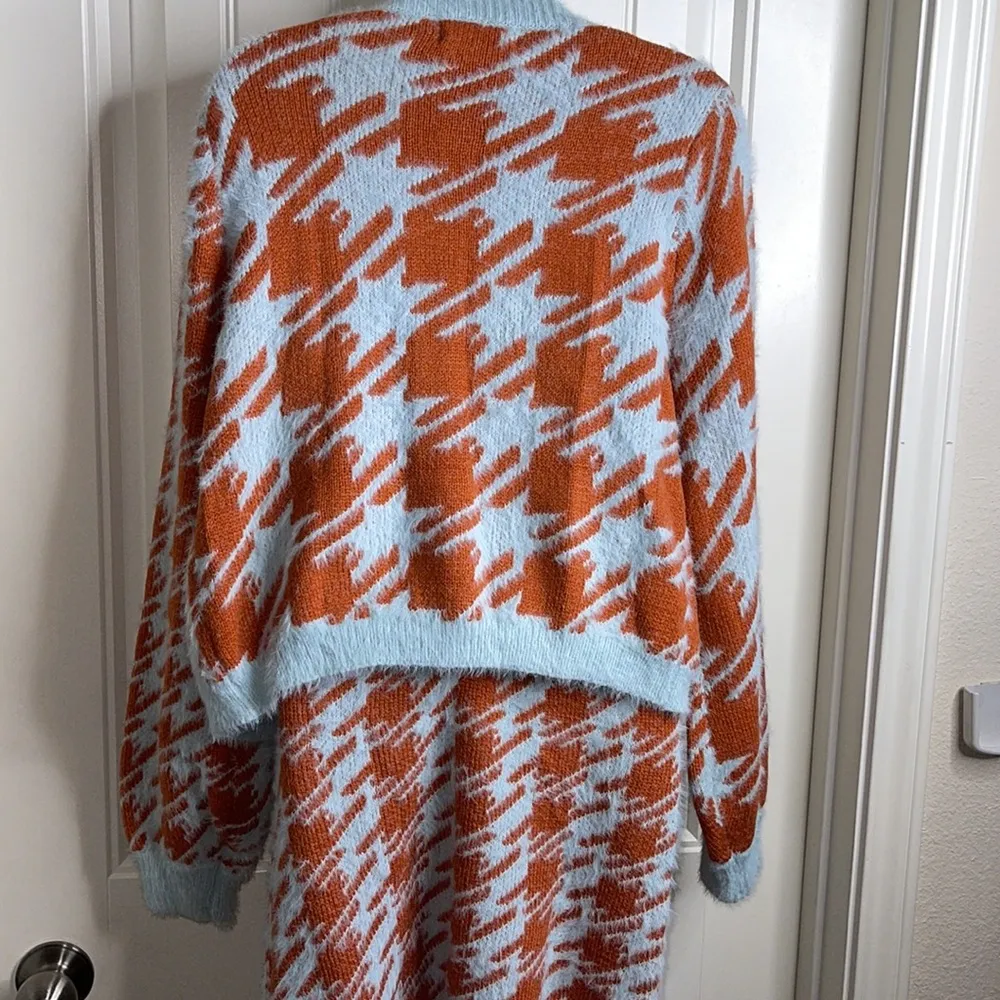 NEW! Chic Boutique Rose 3 Piece Sweater Set Size Large Orange - Image 3