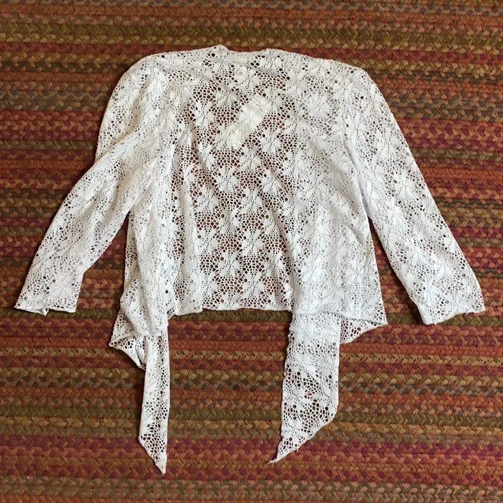 NWT WHITE LACE VASNA TIE FRONT TOP - Image 5