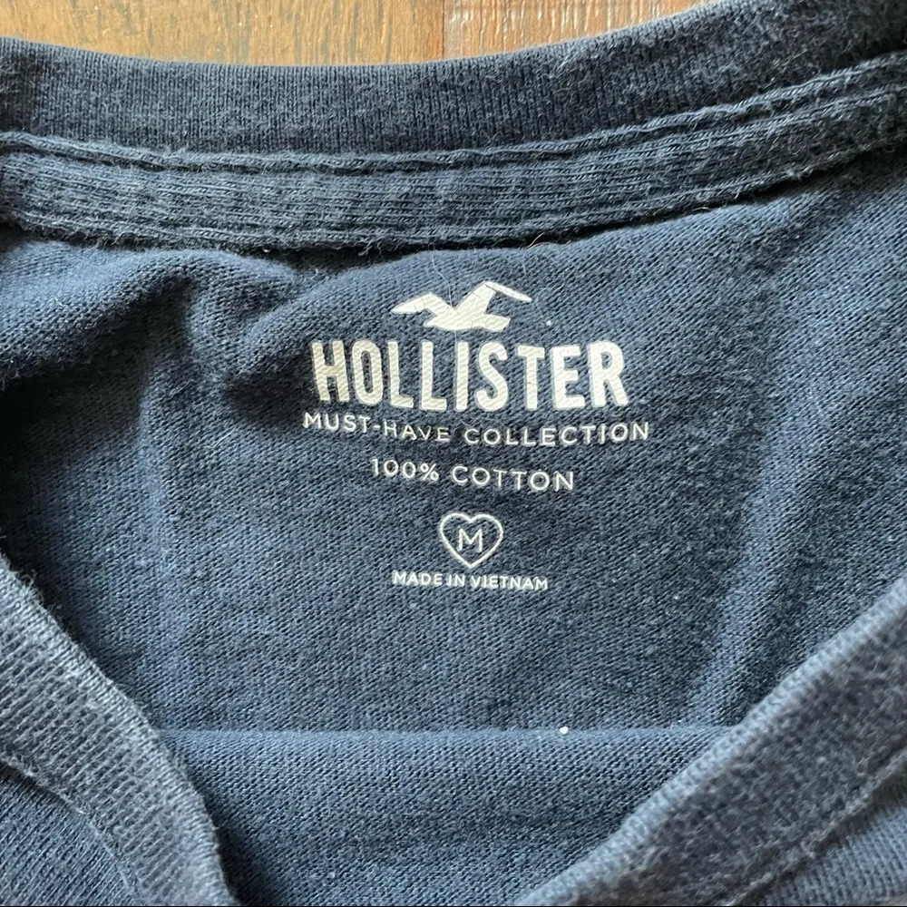 HOLLISTER navy t-shirt - Image 5