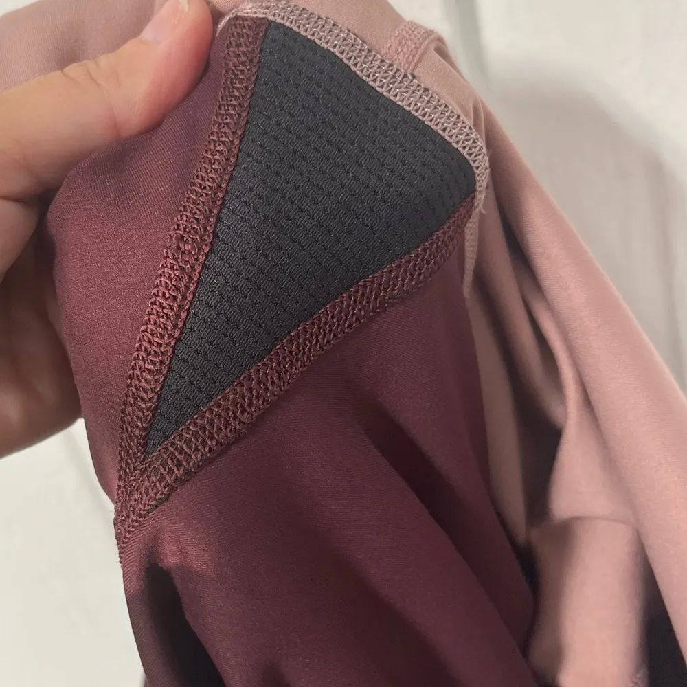 Athleta chroma 7/8 tight burgundy and pink with crossover front size medium - Image 7