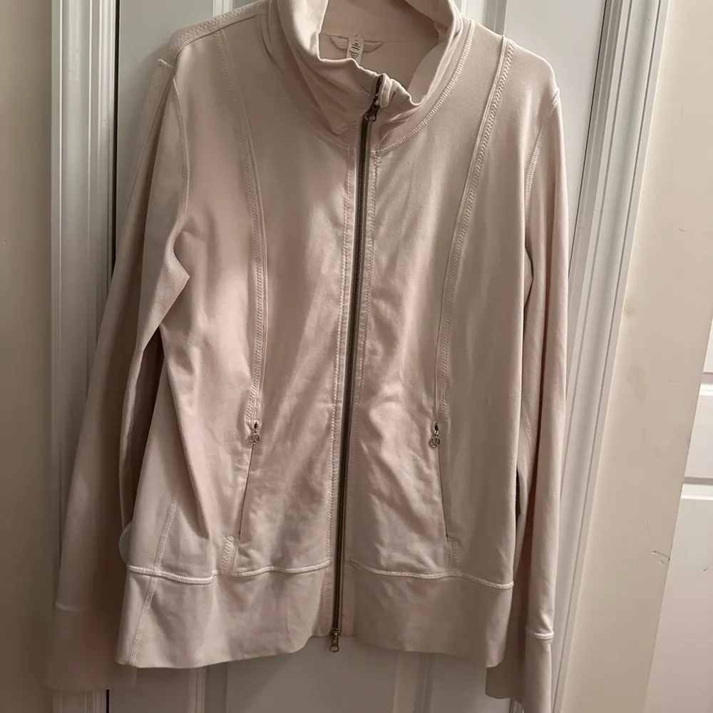 Lululemon Daily Yoga Jacket Polar Cream SIZE 8 - Image 3