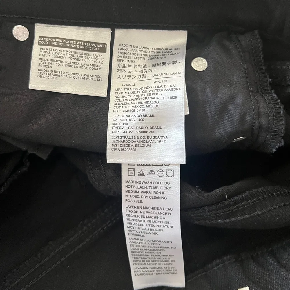 Women's Levi's® Mid-Length Jean Shorts Black Size 32 - Image 11