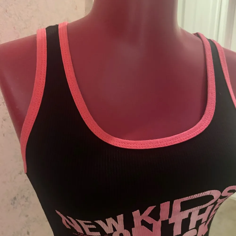 RARE LIMITED EDITION New Kids on the Block Find the Cure ribbed tank M Pink Size undefined - Image 5