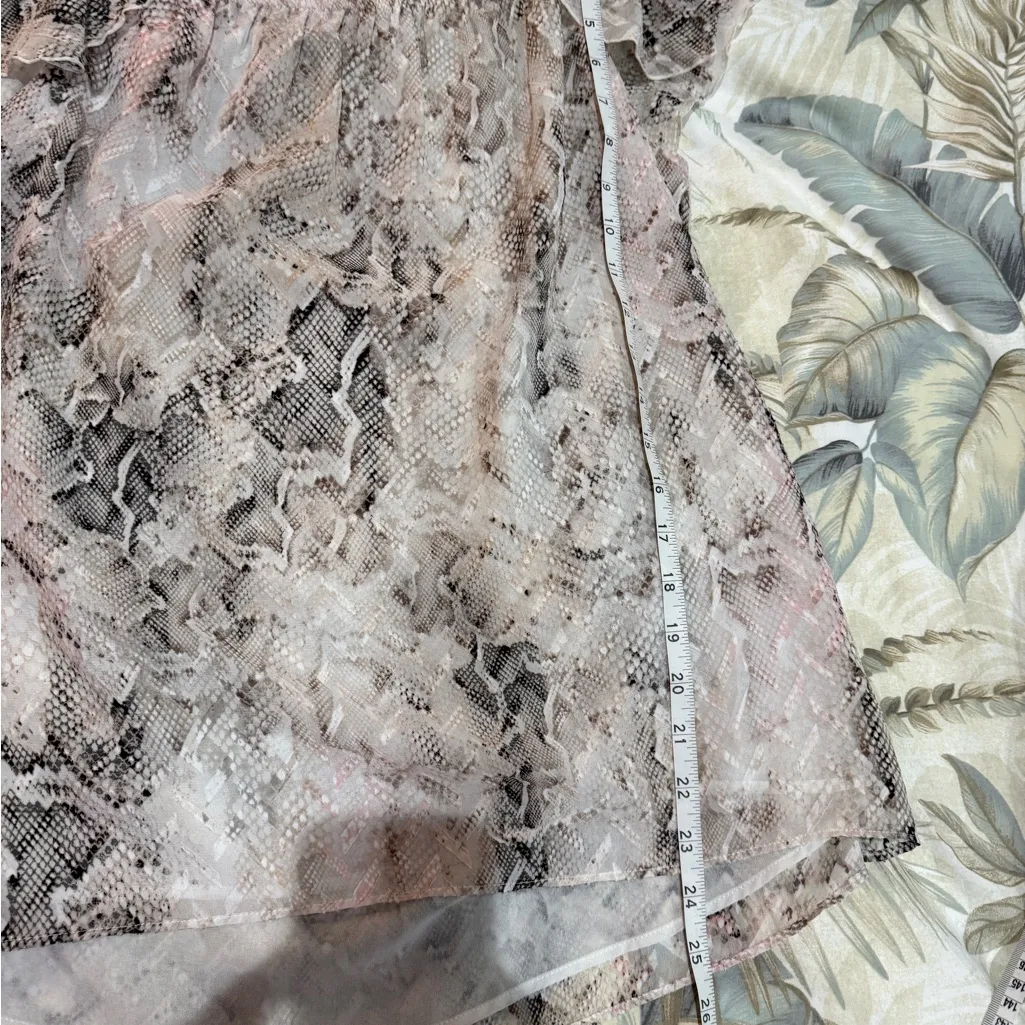 White House Black Market snakeskin print blouse size medium - Image 8