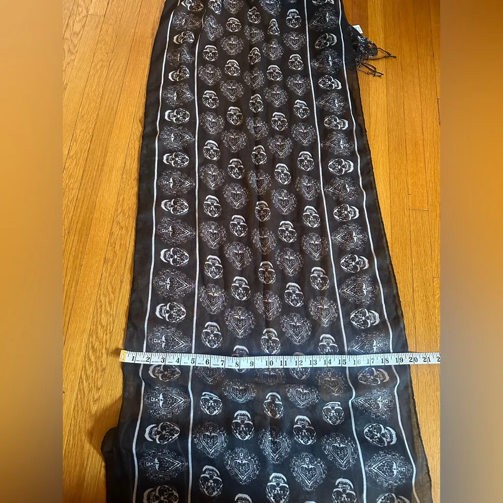 Vintage Y2K Black & White Skull & Spades Rectangle Scarf - Image 4