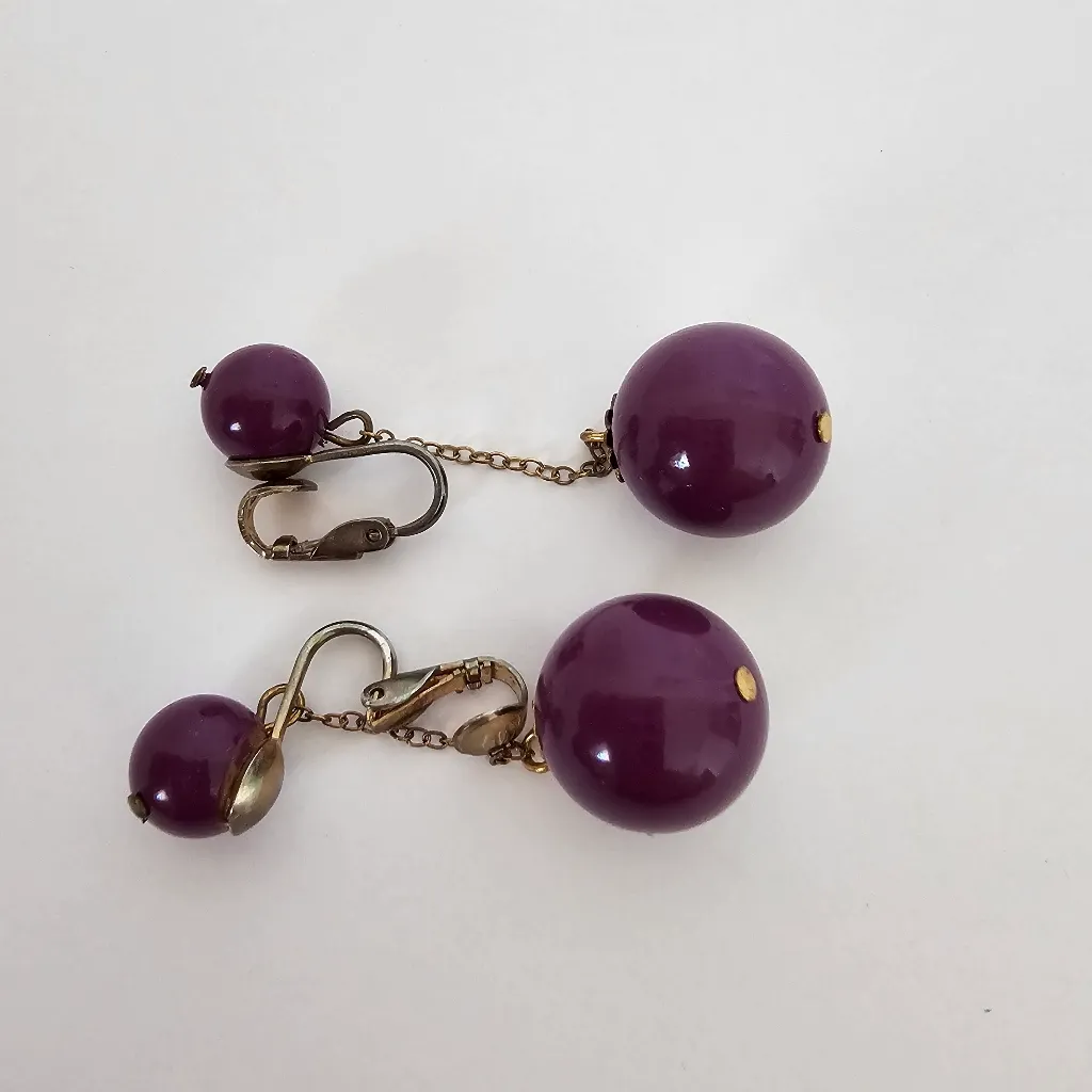 Vintage Purple Ball Drop Dangle chain Gold tone metal clip on earrings - Image 6