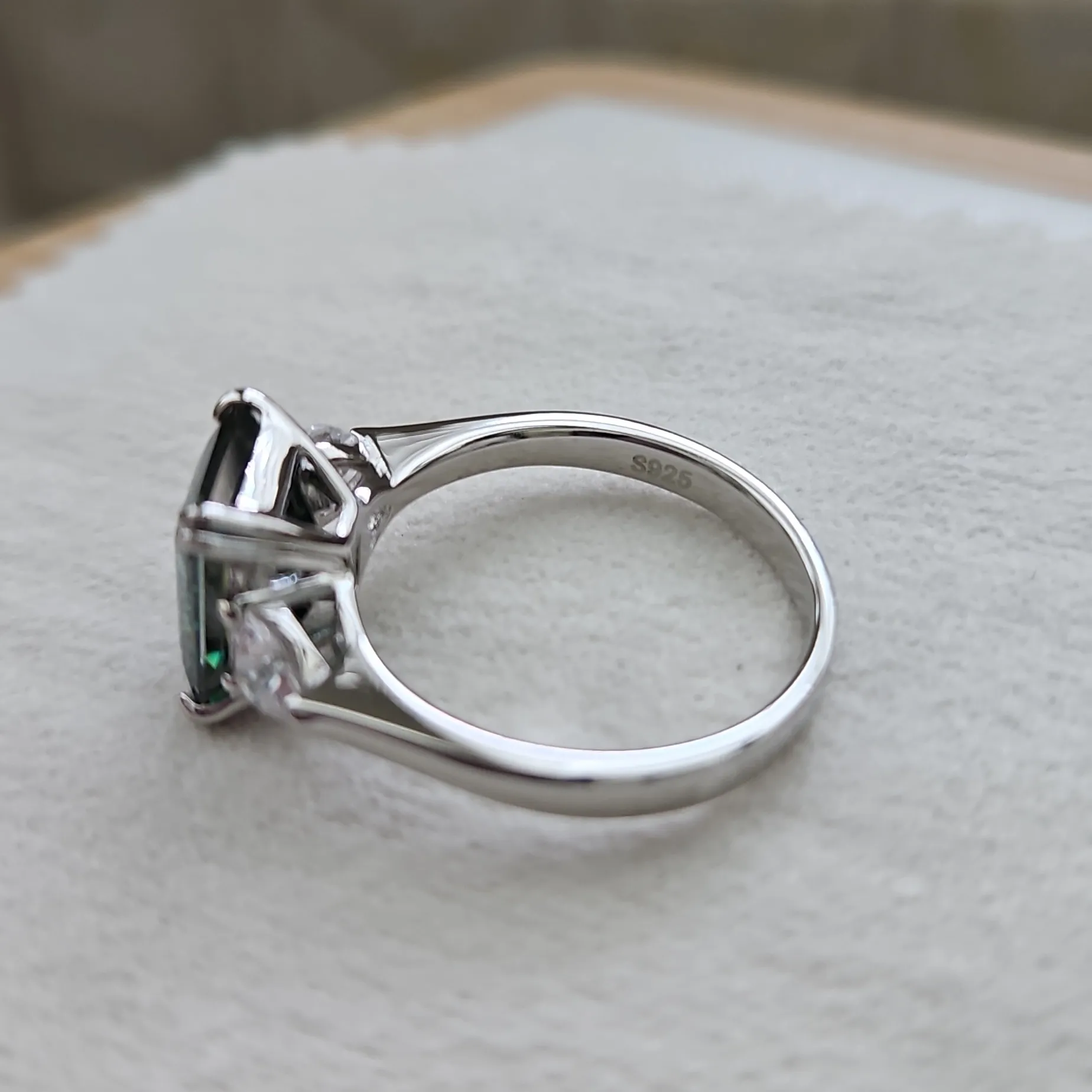 4ct Bluegreen Emerald Moissanite. Size 6.25 - Image 9