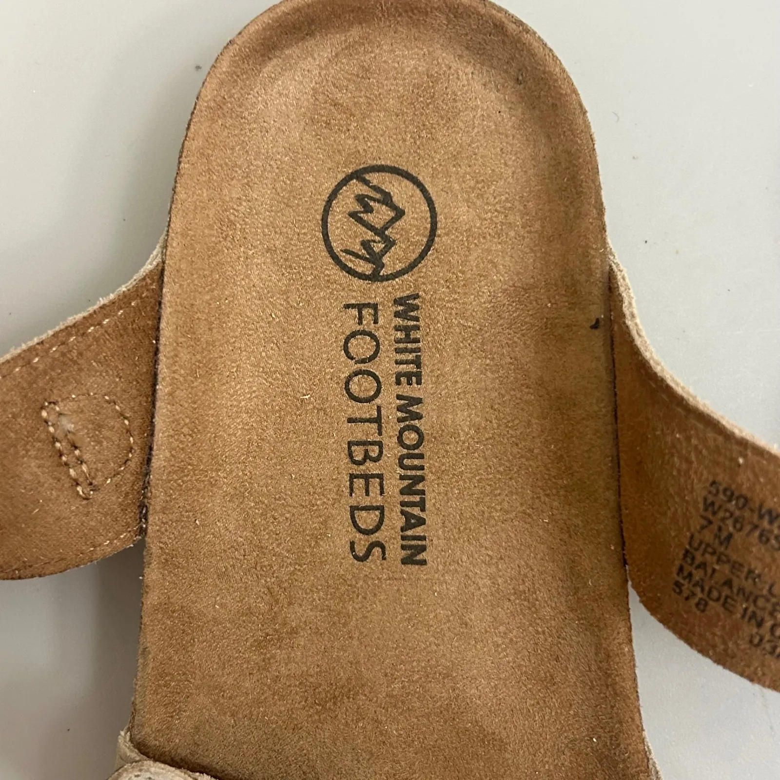 White Mountain Footbeds Women's Gracie 7 M Tan Suede Strappy Comfort Sandals NEW - Image 3