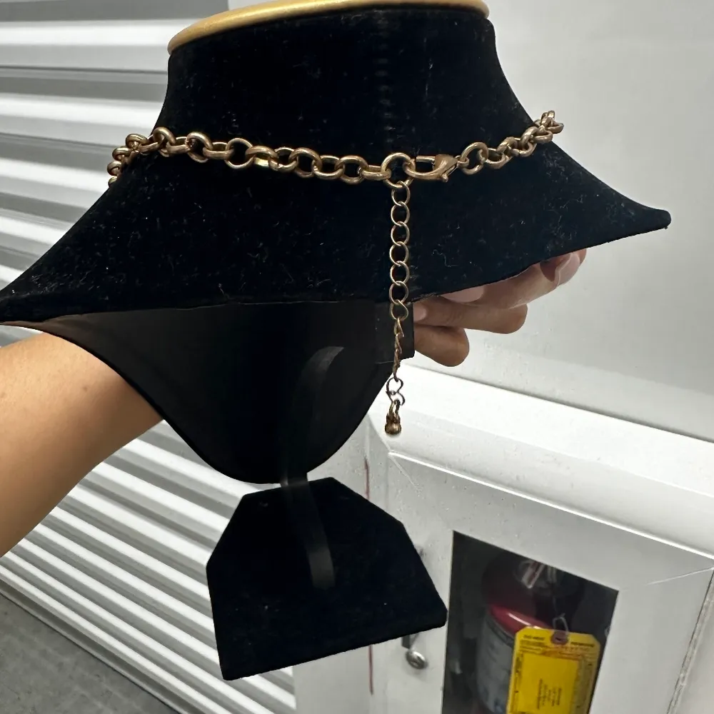 Elegant Blue and Gold Necklace - Image 2