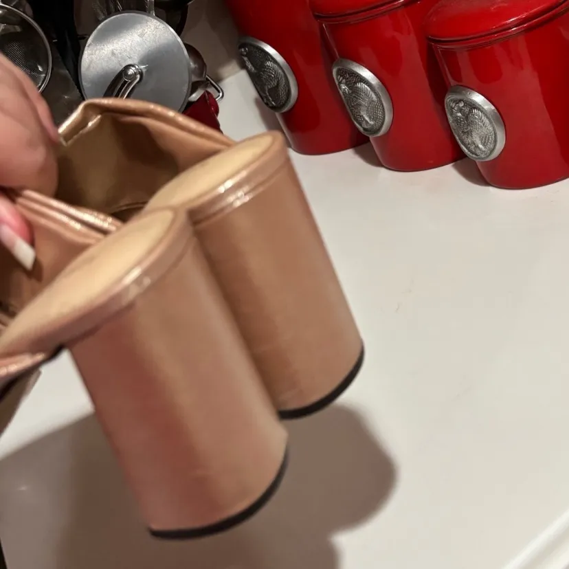 Adrienne Vittadini Genie Block Heels Sandals Mules Gold Rose Crossover Size 7 - Image 6