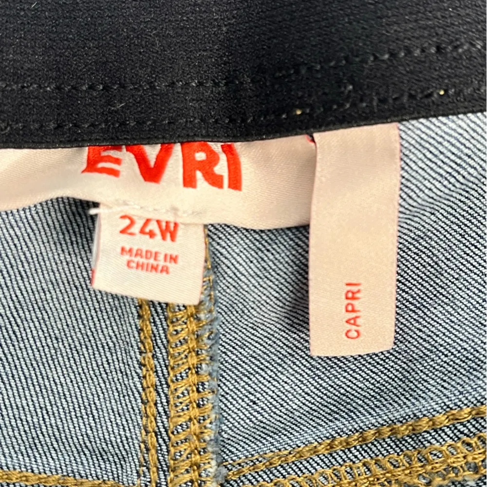 EVRI two tones raw hem capri jeans size 24W Blue - Image 3